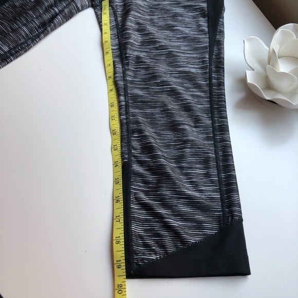 Eddie Bauer Movement Capris Leggings Size S - Picture 10 of 13